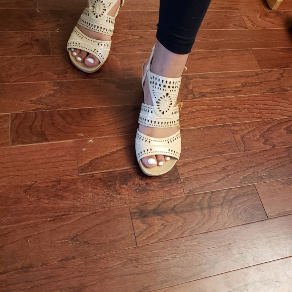 Naturalizer Shoes - Ladies sandals